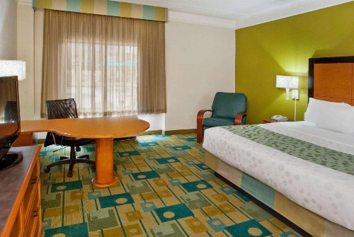 La Quinta by Wyndham Greenville Haywood - image 33