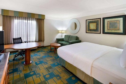 La Quinta by Wyndham Greenville Haywood - image 34