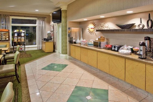 La Quinta by Wyndham Greenville Haywood - image 36