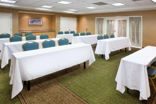 La Quinta by Wyndham Greenville Haywood - image 37