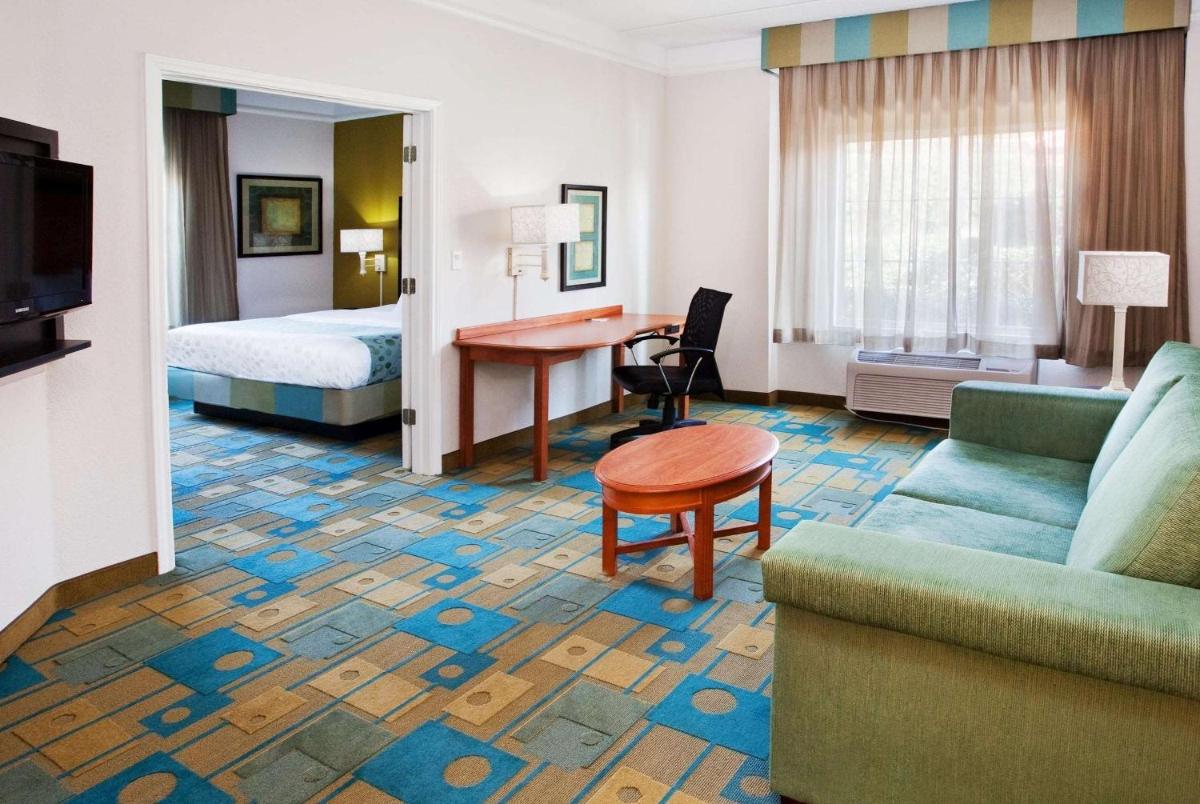 La Quinta by Wyndham Greenville Haywood - image 4