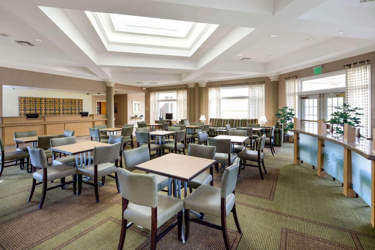 La Quinta by Wyndham Greenville Haywood - image 5