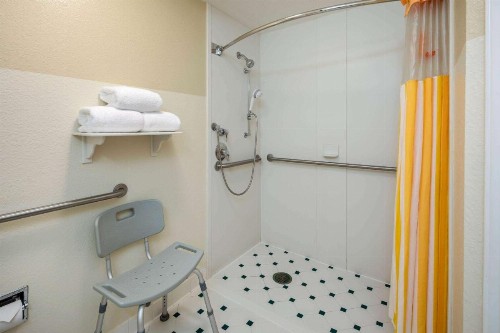 La Quinta by Wyndham Greenville Haywood - image 6