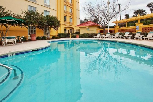 La Quinta by Wyndham Greenville Haywood - image 9