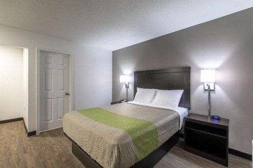 Studio 6-Greenville SC - I-85 Near Downtown - image 13