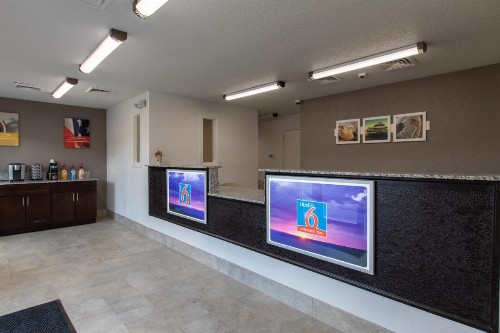 Studio 6-Greenville SC - I-85 Near Downtown - image 18