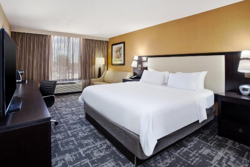 Crowne Plaza Greenville an IHG Hotel - image 40