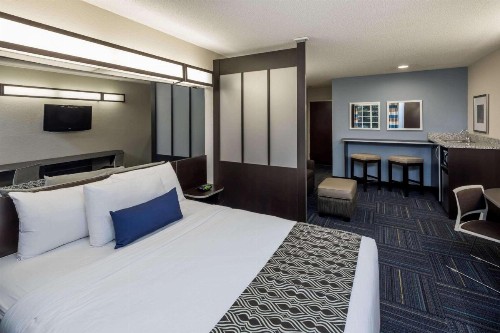 Microtel Inn & Suites - Greenville - image 9