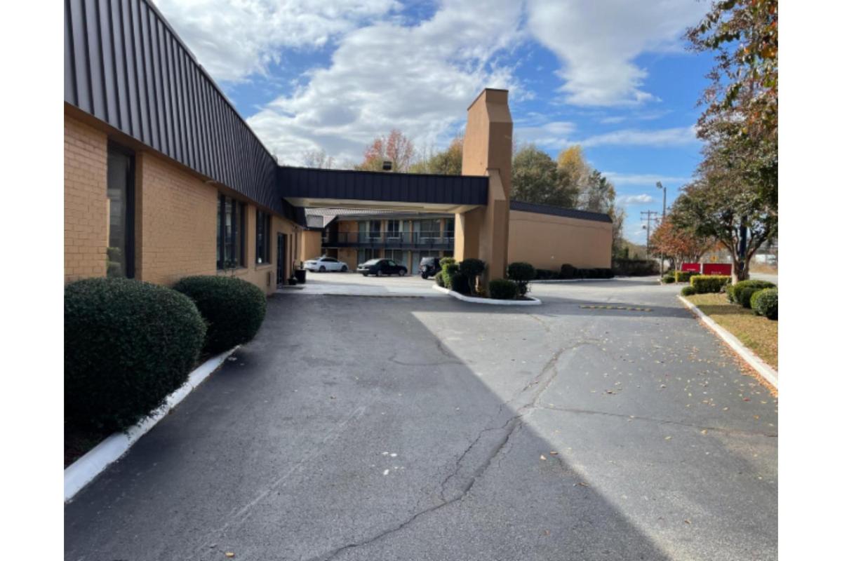 Econo Lodge - main image