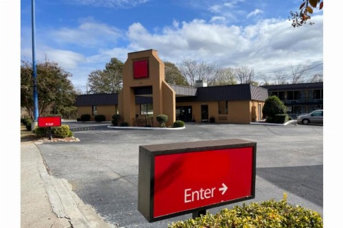Econo Lodge - image 12