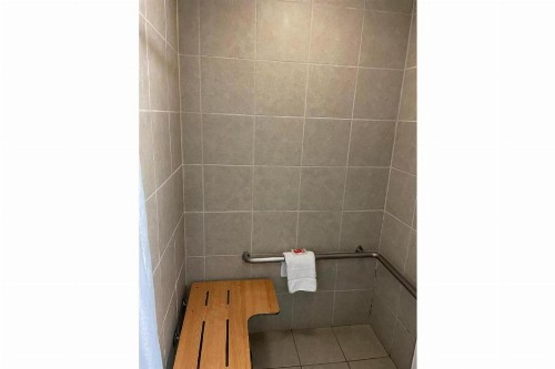 Econo Lodge - image 26