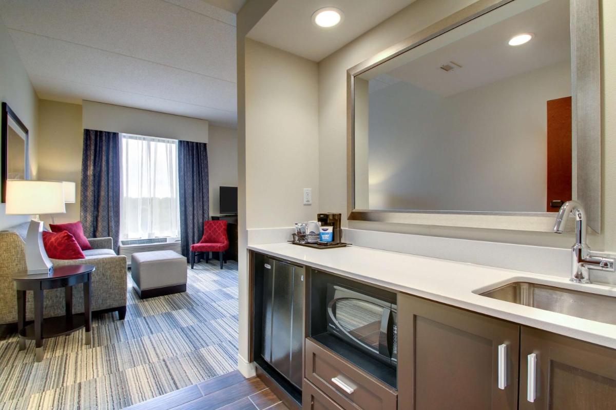 Hampton Inn & Suites Greenville Airport - image 6