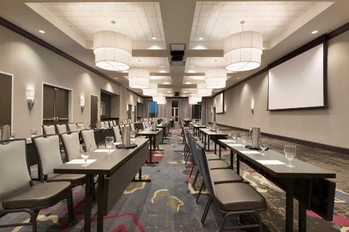 Embassy Suites by Hilton Greenville Downtown Riverplace - image 2