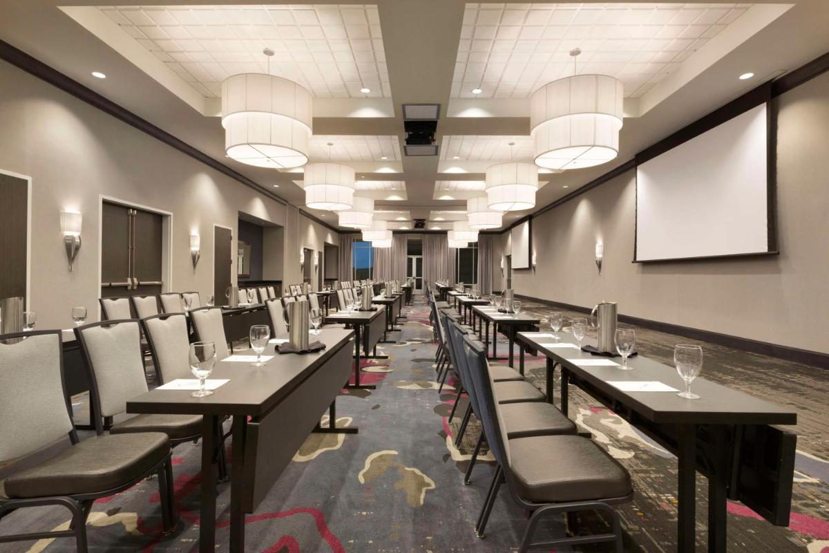 Embassy Suites by Hilton Greenville Downtown Riverplace - image 2