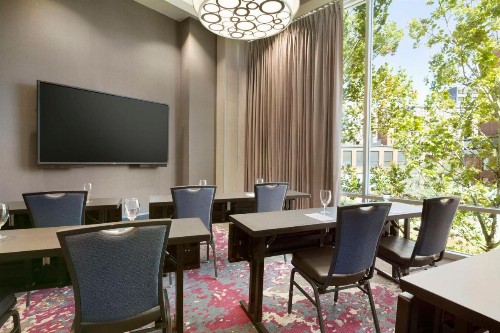 Embassy Suites by Hilton Greenville Downtown Riverplace - image 4