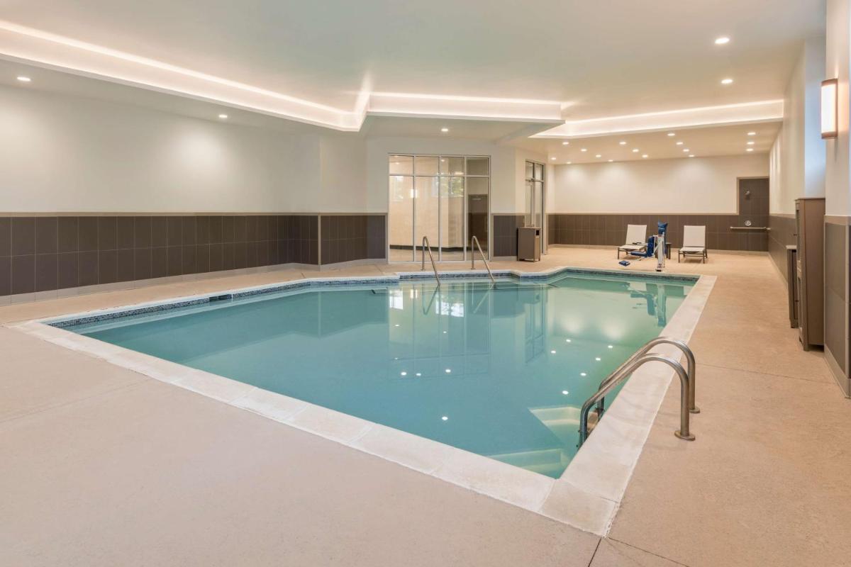 Hyatt Place Greenville Downtown - image 2