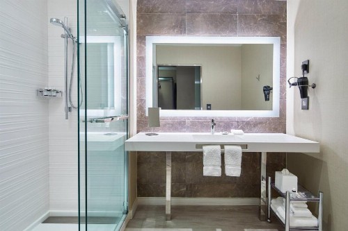 AC Hotel by Marriott Greenville - image 35
