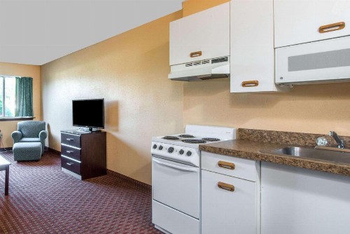 Days Inn & Suites by Wyndham Groton Near the Casinos - image 6