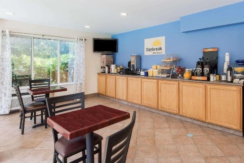 Days Inn & Suites by Wyndham Groton Near the Casinos - image 9