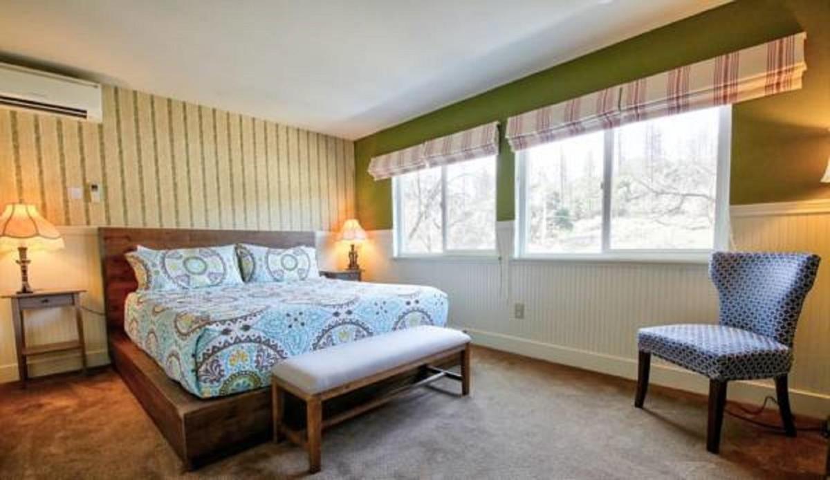 Hotel Charlotte - image 7