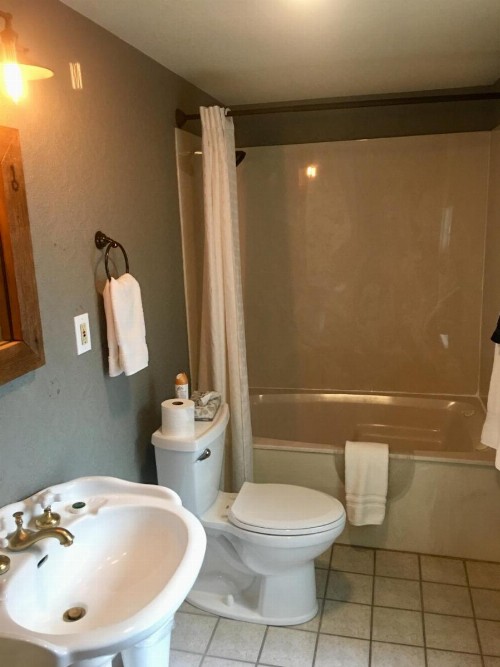 The Groveland Hotel - image 32