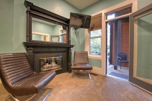 The Groveland Hotel - image 35