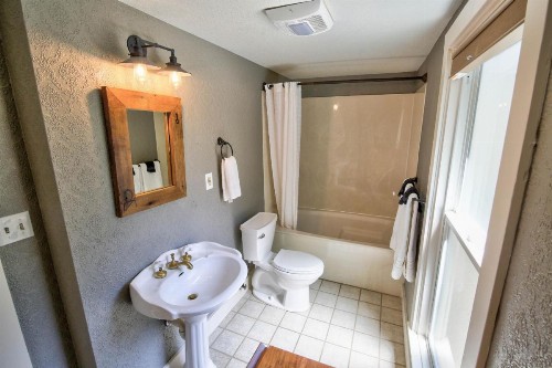 The Groveland Hotel - image 49