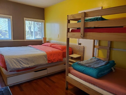 Yosemite International Hostel - image 17