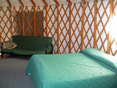 Yosemite Lakes Hillside Yurt 5 - image 11