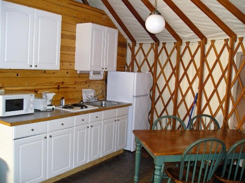 Yosemite Lakes Hillside Yurt 1 - image 3