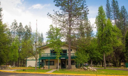 Yosemite Lakes Meadow Yurt 15 - image 7