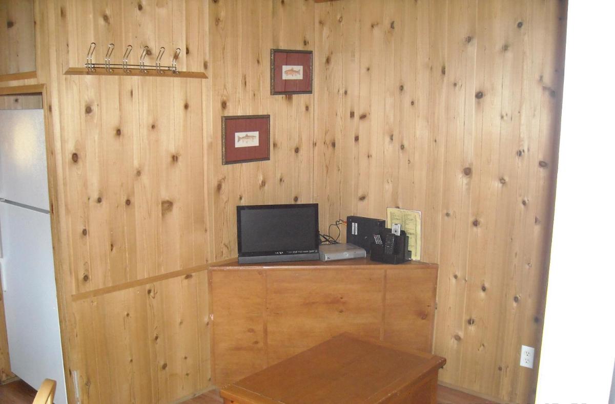 Yosemite Lakes Wheelchair Accessible Cabin 46 - image 2