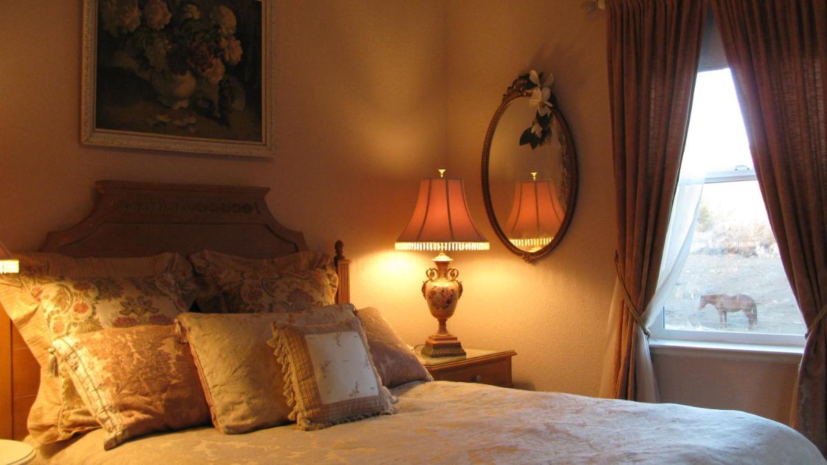 Yosemite Rose Bed and Breakfast - image 2
