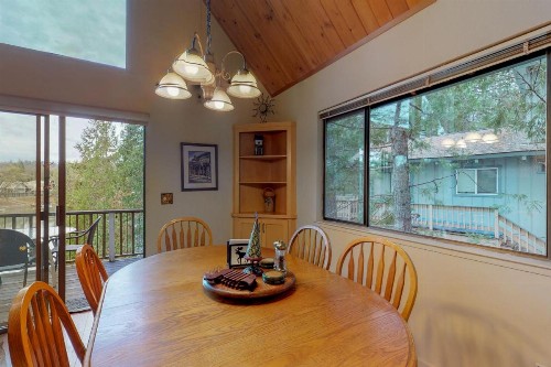 Lakefront Cabin (01/440) - image 2