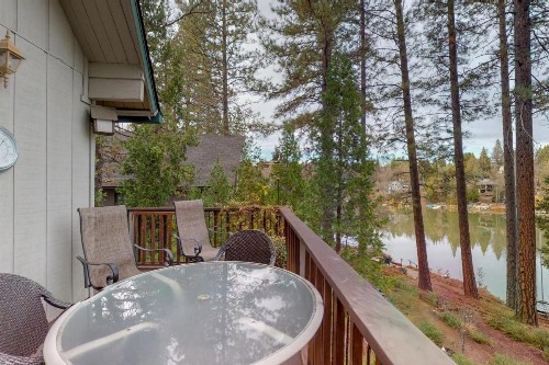 Lakefront Cabin (01/440) - image 9
