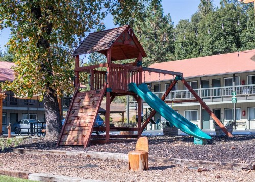 Buck Meadows Lodge - image 22