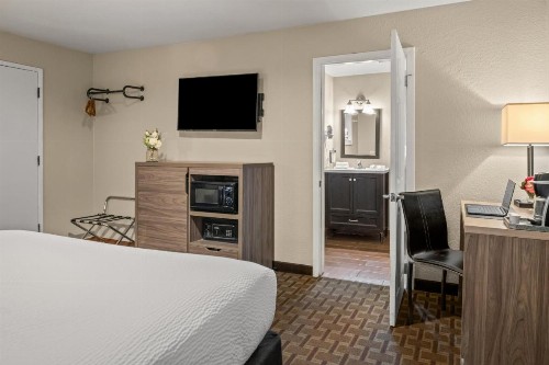 Buck Meadows Lodge - image 31