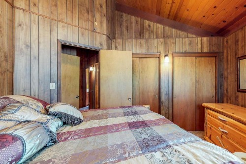 Rustic Retreat - image 9