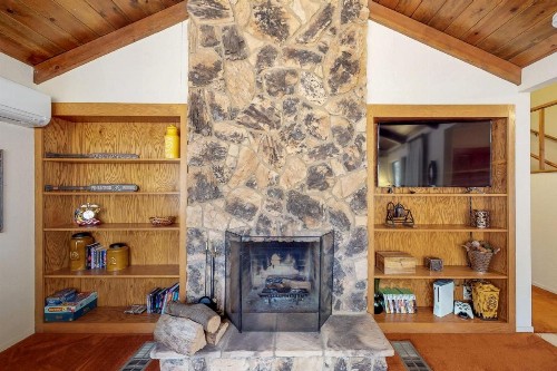 Creekside Cabin - image 9