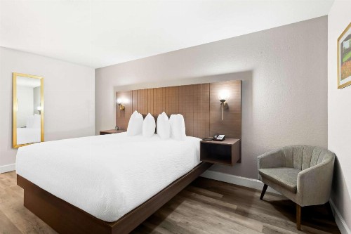 Motel 8 Groves - image 21