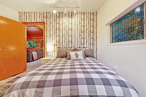 Cabernet Cabin - image 11