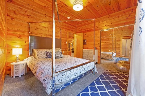 Cabernet Cabin - image 3