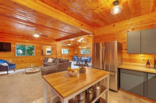 Cabernet Cabin - image 4