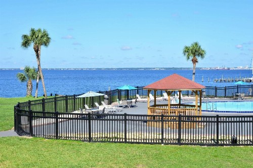 Quality Inn & Suites on the Bay near Pensacola Beach - image 24