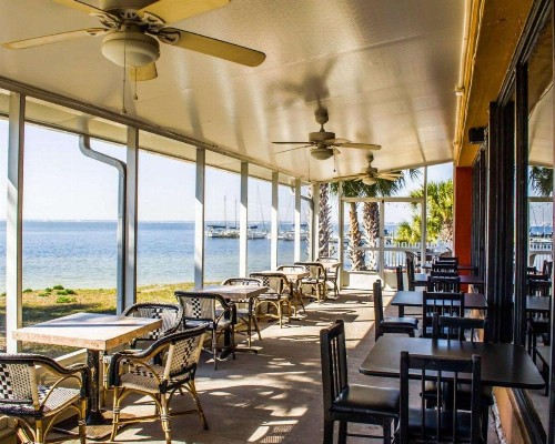 Quality Inn & Suites on the Bay near Pensacola Beach - image 25