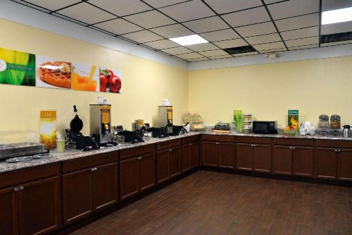 Quality Inn & Suites on the Bay near Pensacola Beach - image 30