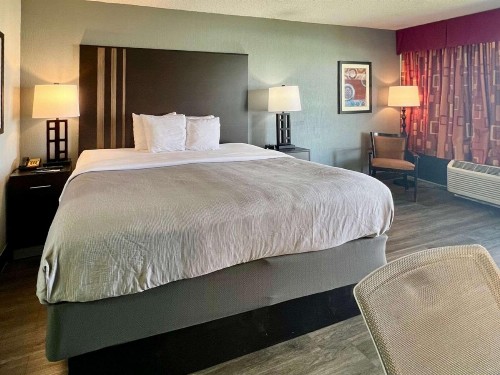 Quality Inn & Suites on the Bay near Pensacola Beach - image 9