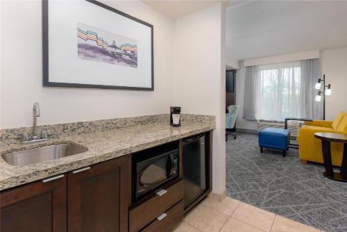 Hampton Inn & Suites Pensacola/Gulf Breeze - image 25