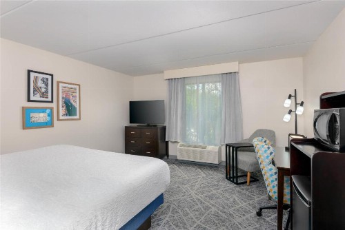Hampton Inn & Suites Pensacola/Gulf Breeze - image 29