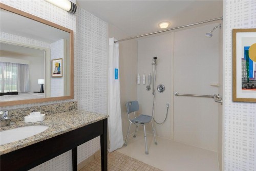 Hampton Inn & Suites Pensacola/Gulf Breeze - image 5
